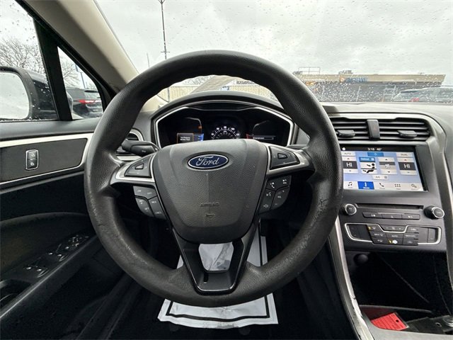 Used 2017 Ford Fusion SE w/ Fusion SE Technology Package image 19