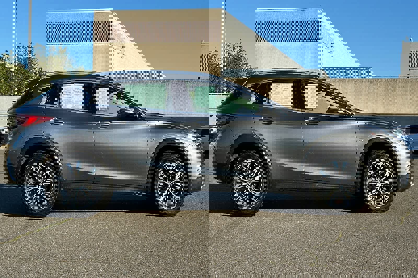 Used 2018 INFINITI QX30 AWD image 6