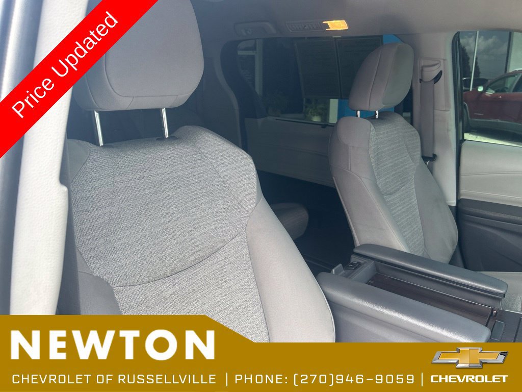 Used 2022 Toyota Sienna LE FWD image 22