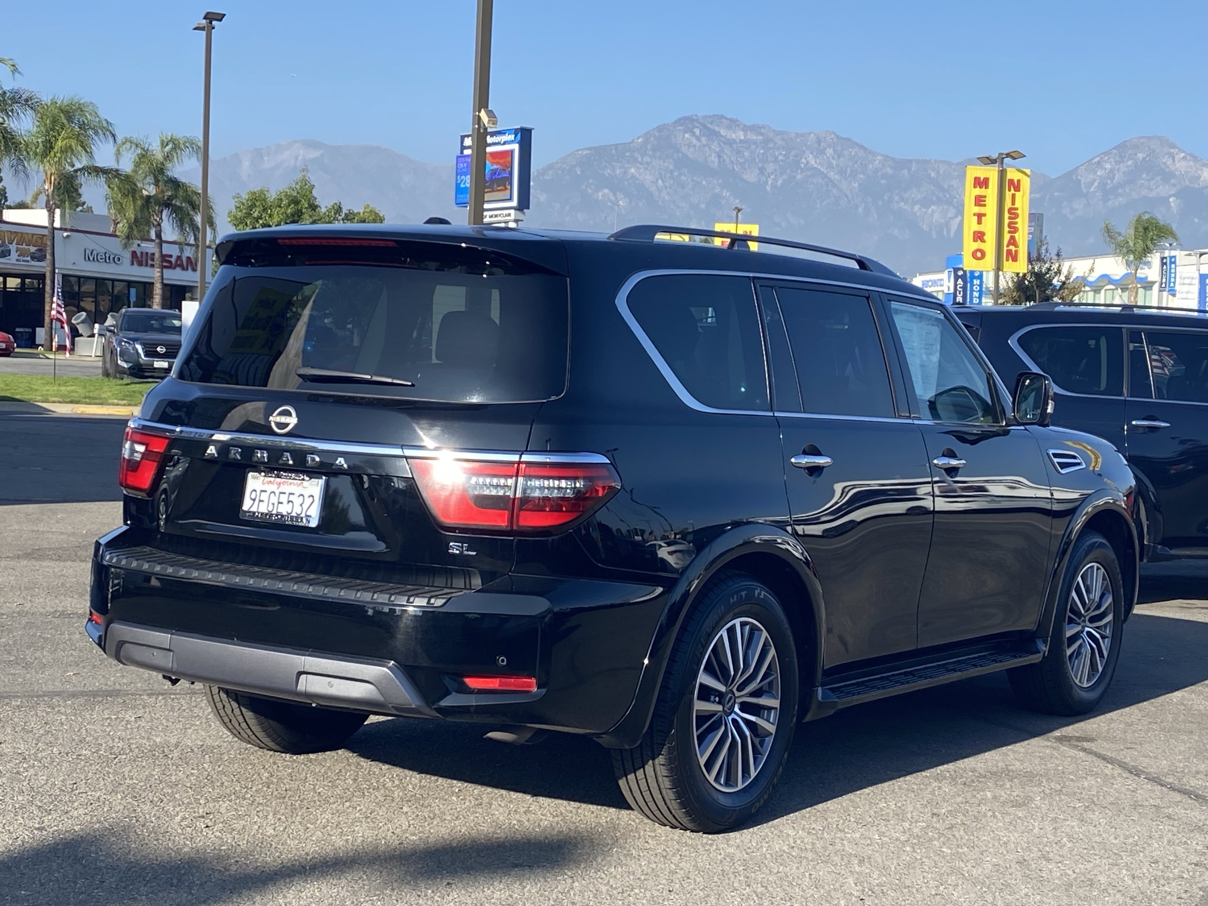 Used 2023 Nissan Armada SL w/ Captain's Chairs Package image 3