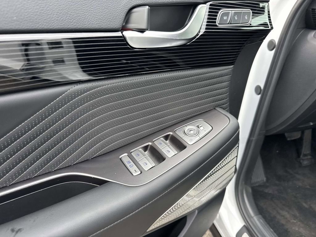 Used 2025 Hyundai Palisade Calligraphy image 12