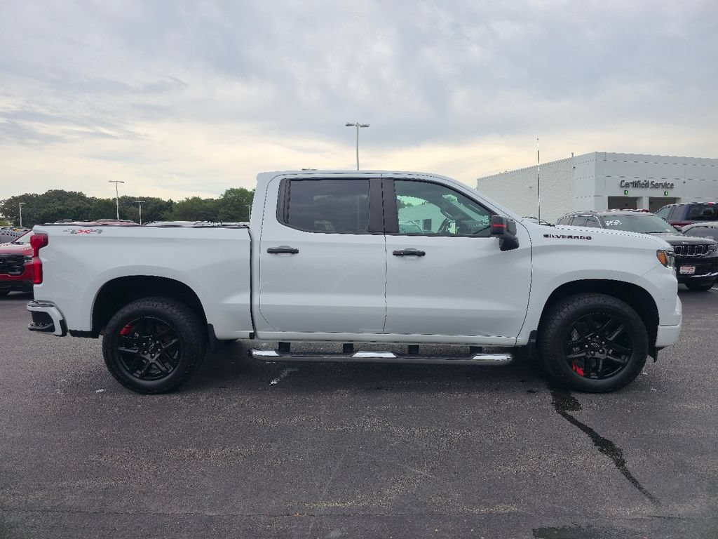 Certified 2022 Chevrolet Silverado 1500 RST w/ Redline Edition AWD/4WD image 7