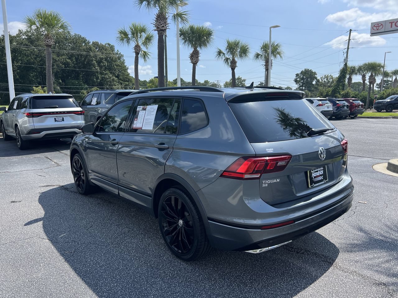 Used 2021 Volkswagen Tiguan SE R-Line FWD image 8