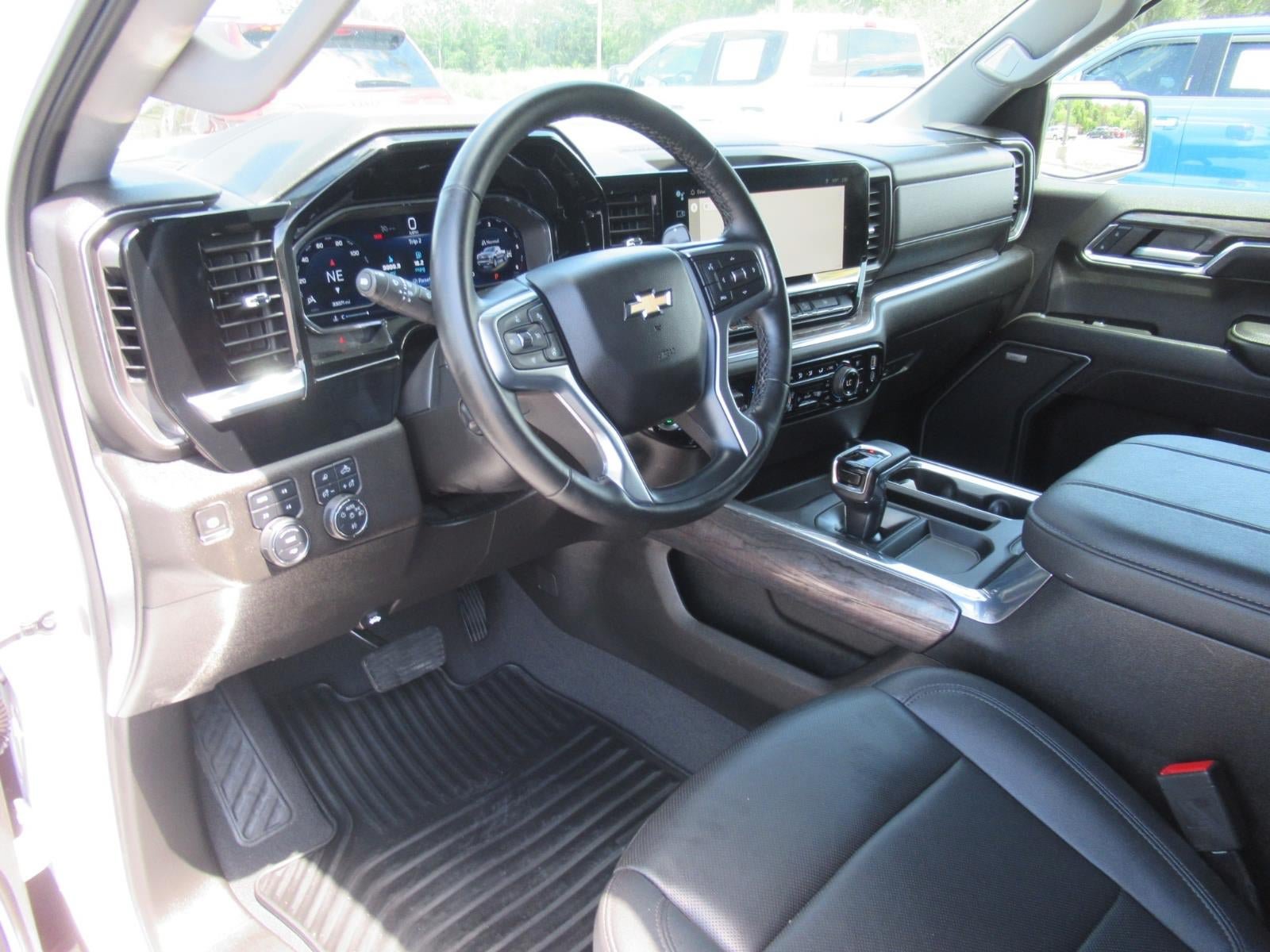 Used 2023 Chevrolet Silverado 1500 LTZ w/ Z71 Off-Road Package AWD/4WD image 17