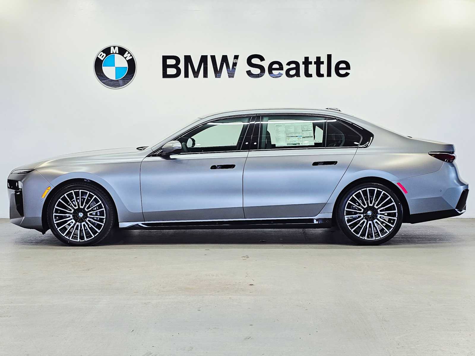 New 2025 BMW 740i xDrive w/ Executive Package image 3