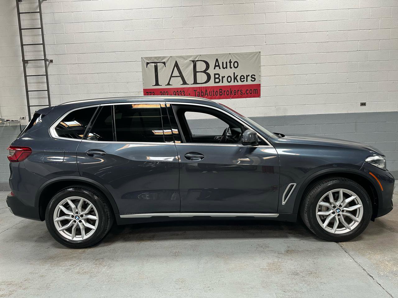 Used 2019 BMW X5 xDrive40i w/ Convenience Package image 2