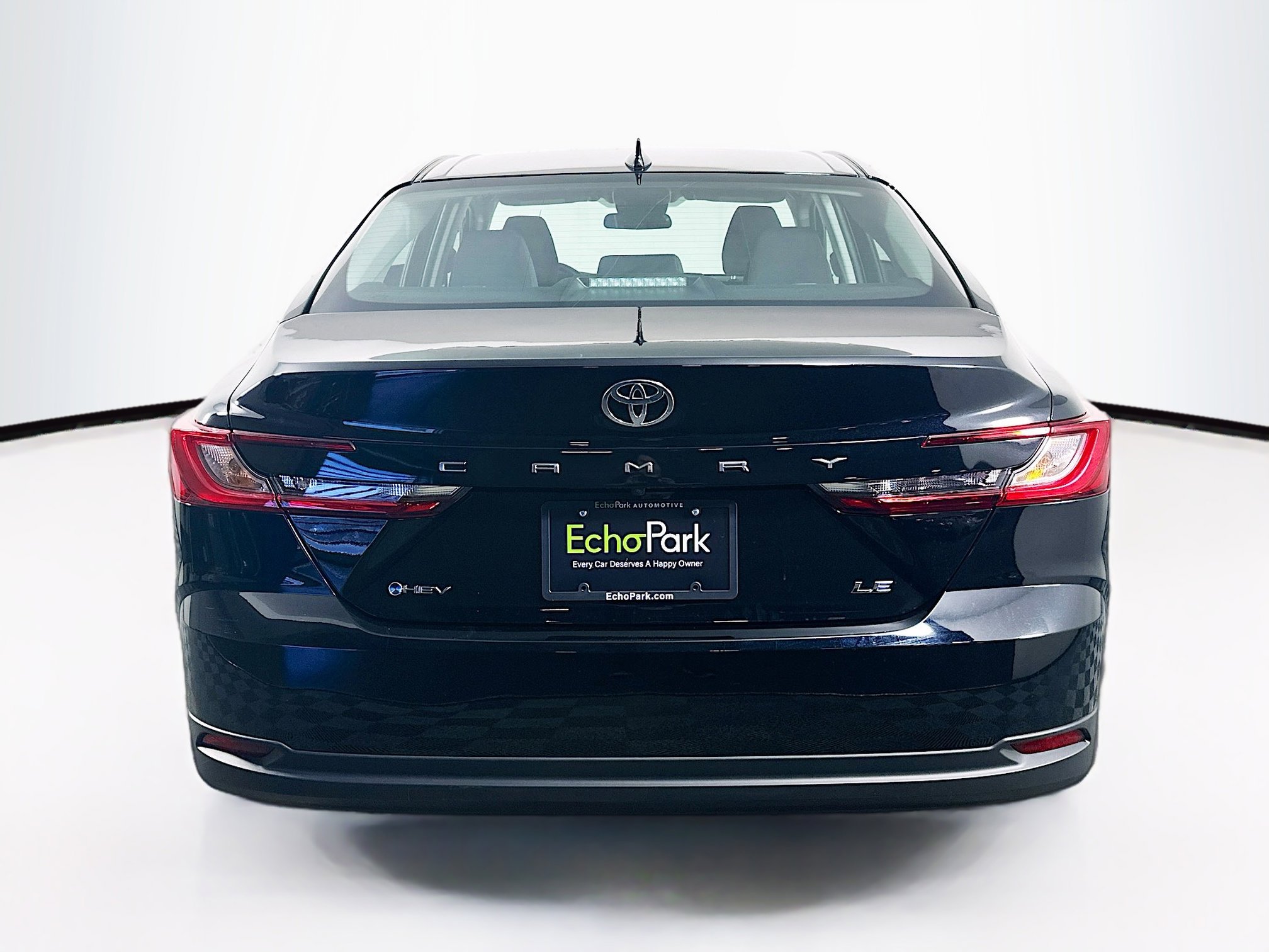 Used 2025 Toyota Camry LE image 7