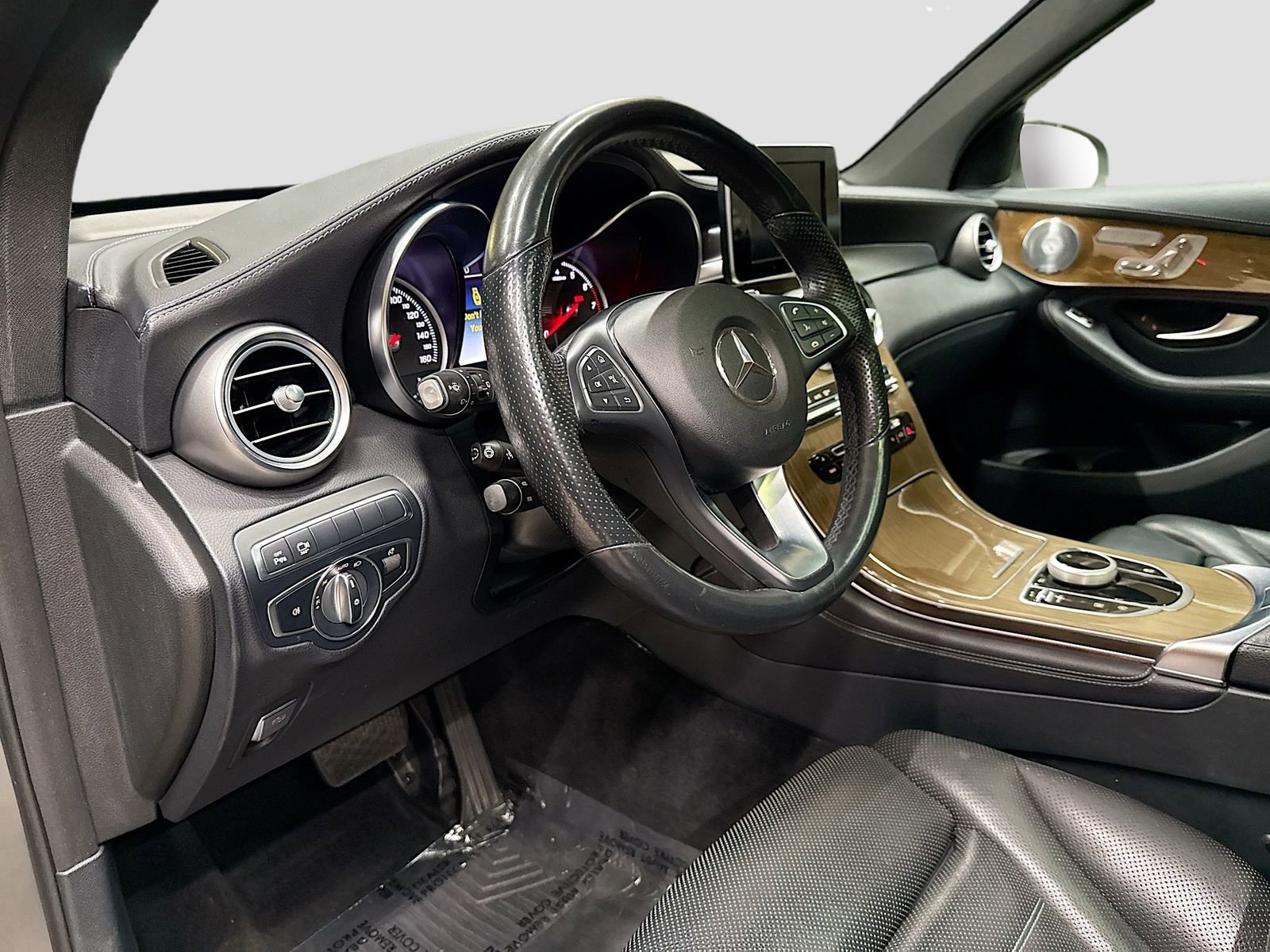 Used 2018 Mercedes-Benz GLC 300 4MATIC image 9