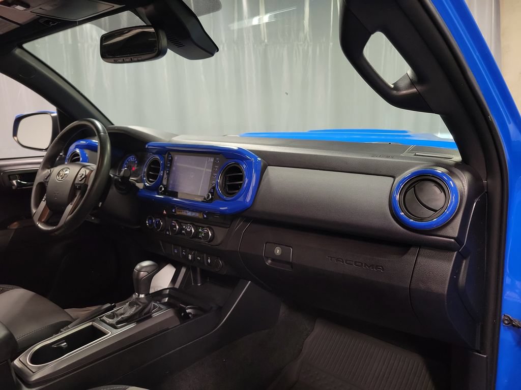 Used 2020 Toyota Tacoma TRD Sport AWD/4WD image 26