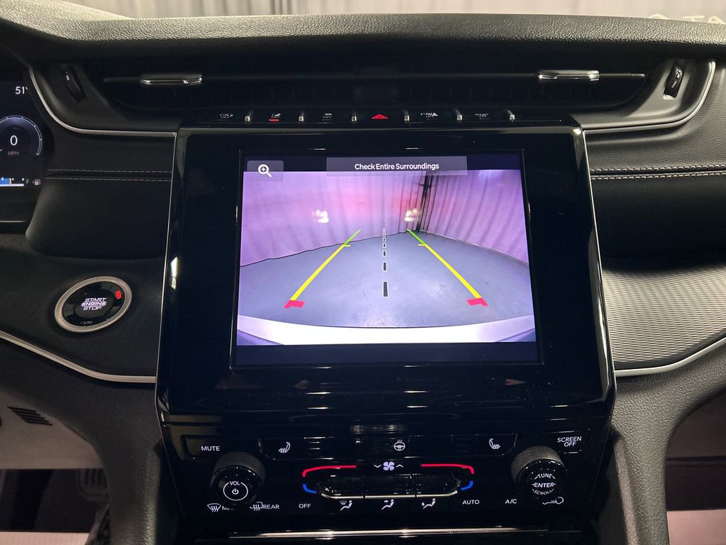 Used 2024 Jeep Grand Cherokee L Laredo image 18