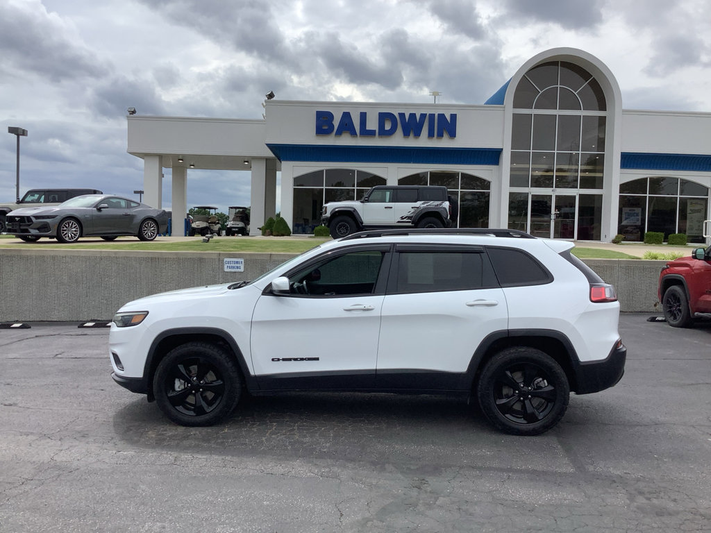 Used 2020 Jeep Cherokee Latitude Plus w/ Cold Weather Group AWD/4WD image 4
