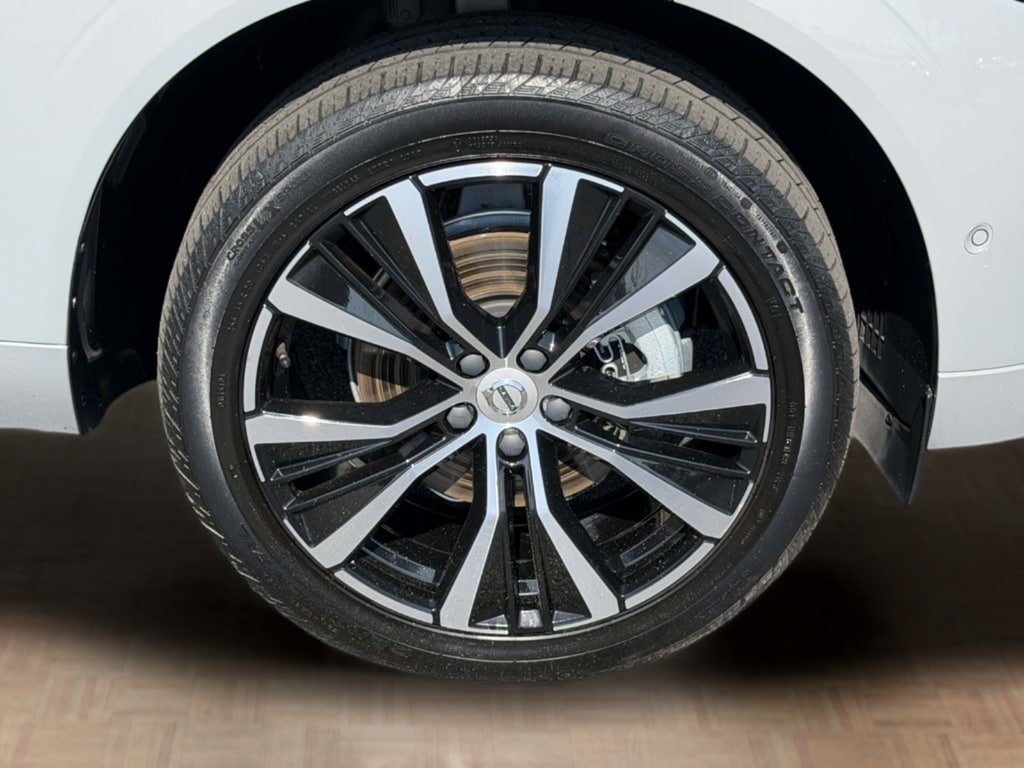 Used 2024 Volvo XC60 B5 Plus w/ Protection Package Premier AWD/4WD image 25