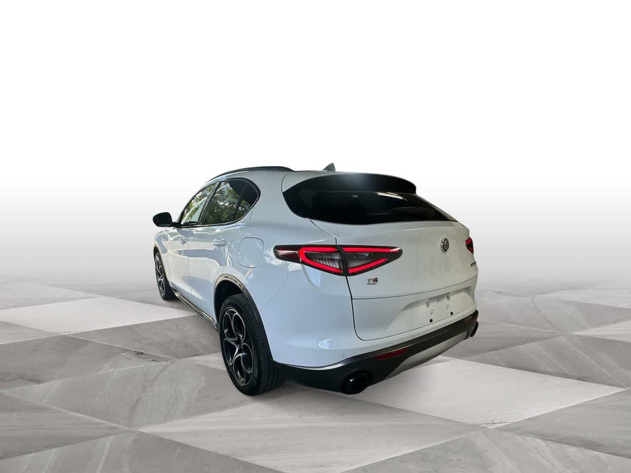 Used 2024 Alfa Romeo Stelvio Ti AWD/4WD image 6