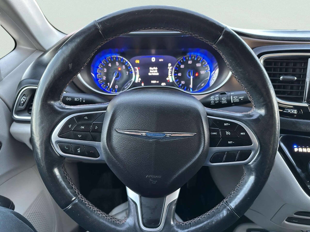 Used 2018 Chrysler Pacifica Touring-L Plus w/ Tire & Wheel Group image 21