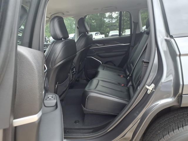 Used 2024 Jeep Grand Cherokee Limited w/ Black Appearance Package RWD image 17