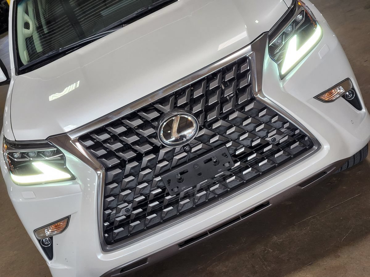 Used 2023 Lexus GX 460 Luxury w/ Accessory Package AWD/4WD image 19