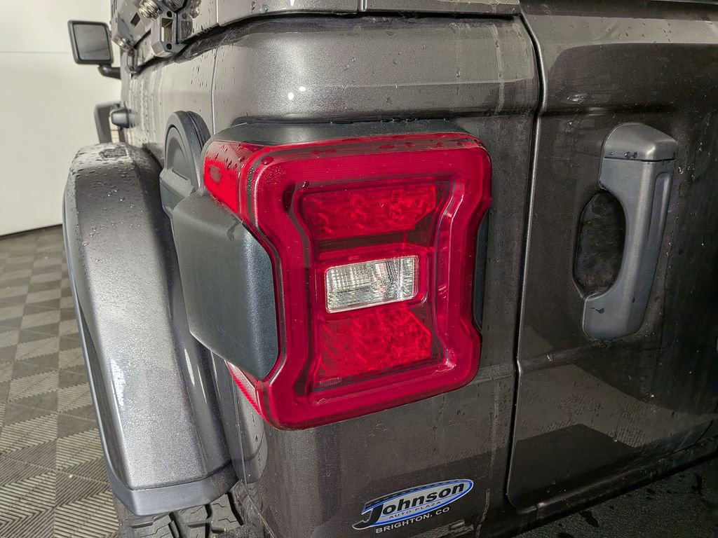 Used 2021 Jeep Wrangler Unlimited Rubicon AWD/4WD image 12