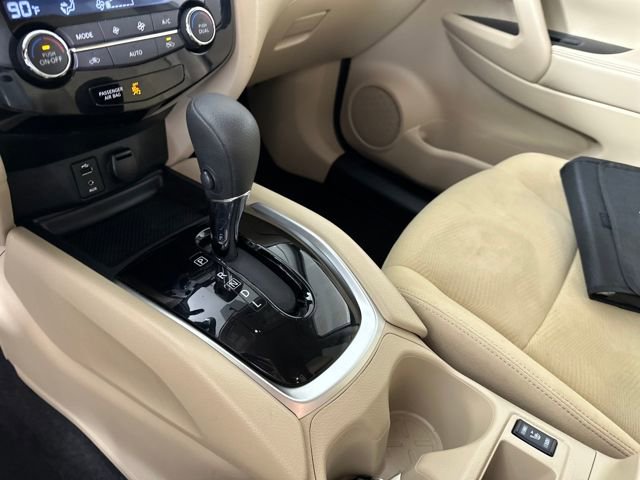 Used 2016 Nissan Rogue SV w/ SV Premium Package image 19