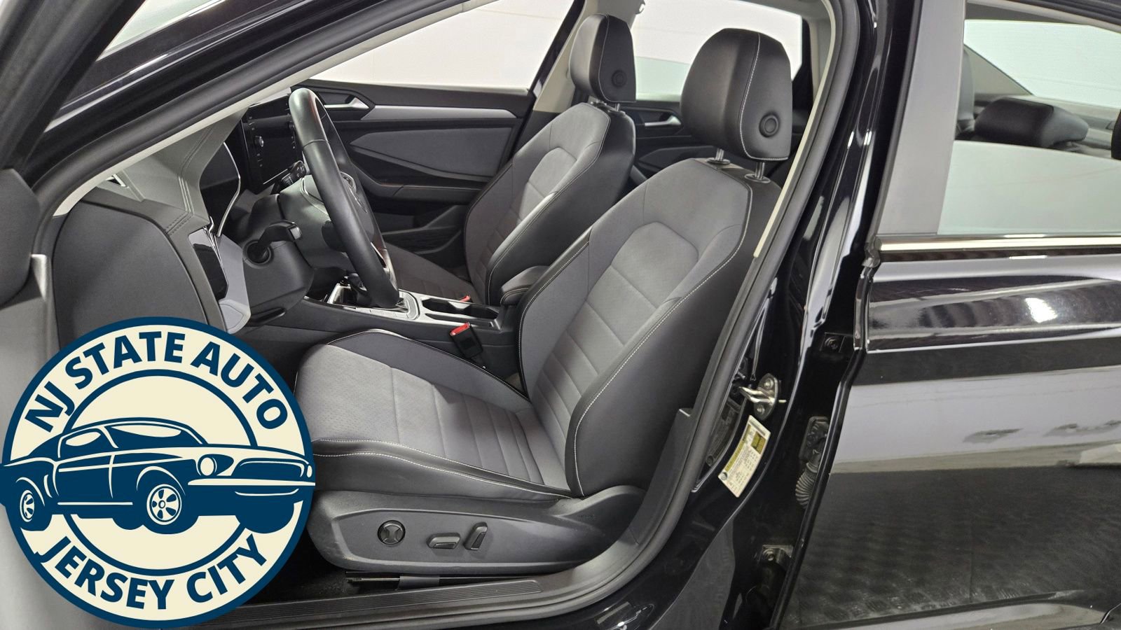 Used 2025 Volkswagen Jetta SE image 20