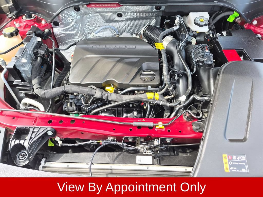 Used 2025 Chevrolet Trax LT w/ LT Convenience Package FWD image 32