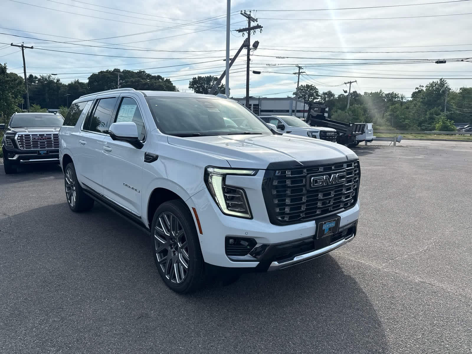 New 2026 GMC Yukon XL Denali Ultimate AWD/4WD image 7