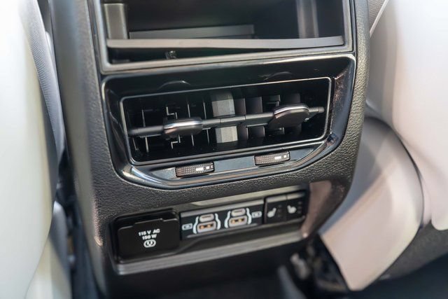 Used 2022 Jeep Grand Cherokee Overland AWD/4WD image 18