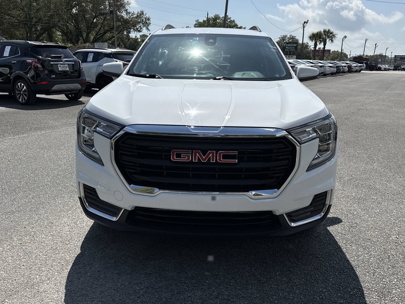 Used 2023 GMC Terrain SLE w/ Driver Convenience Package AWD/4WD image 8