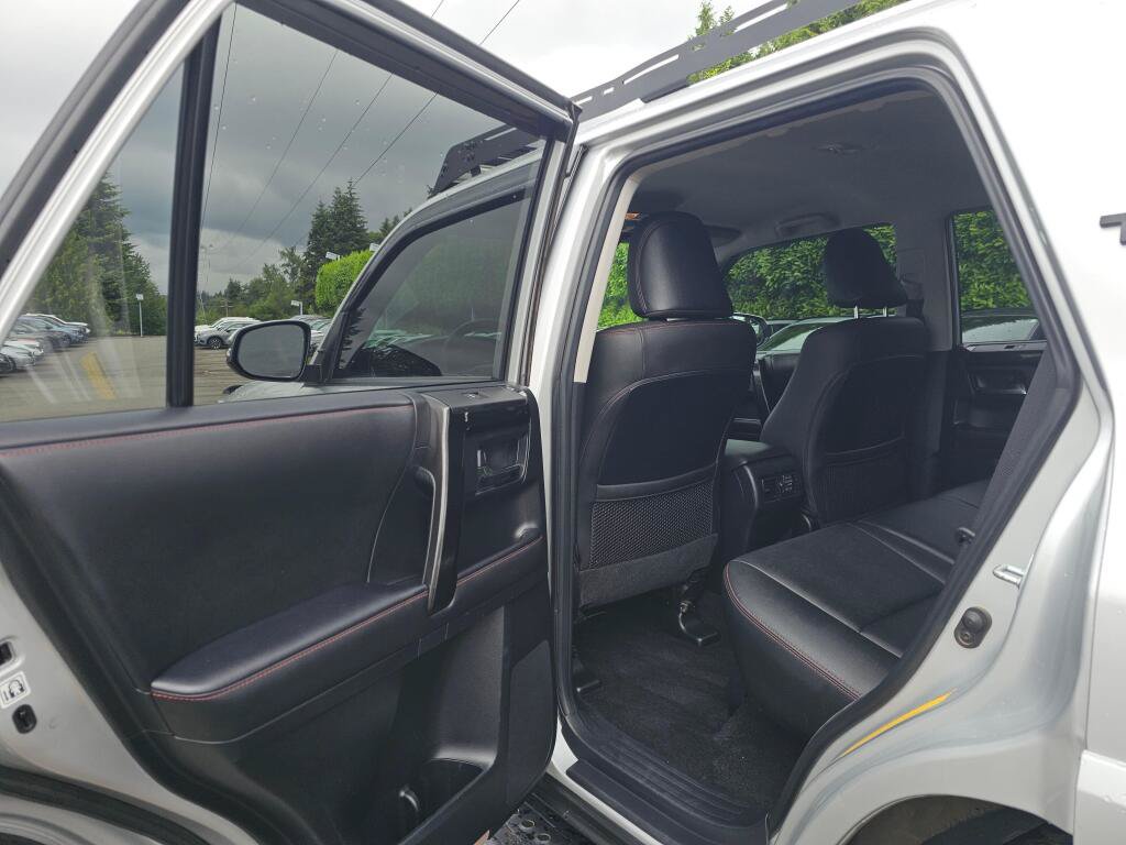 Used 2020 Toyota 4Runner TRD Off-Road Premium AWD/4WD image 18