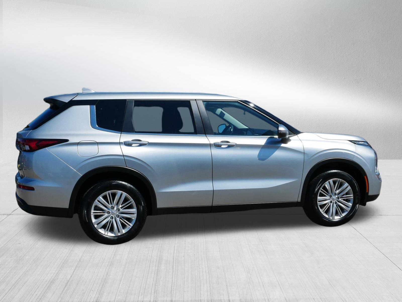 Used 2022 Mitsubishi Outlander ES image 8