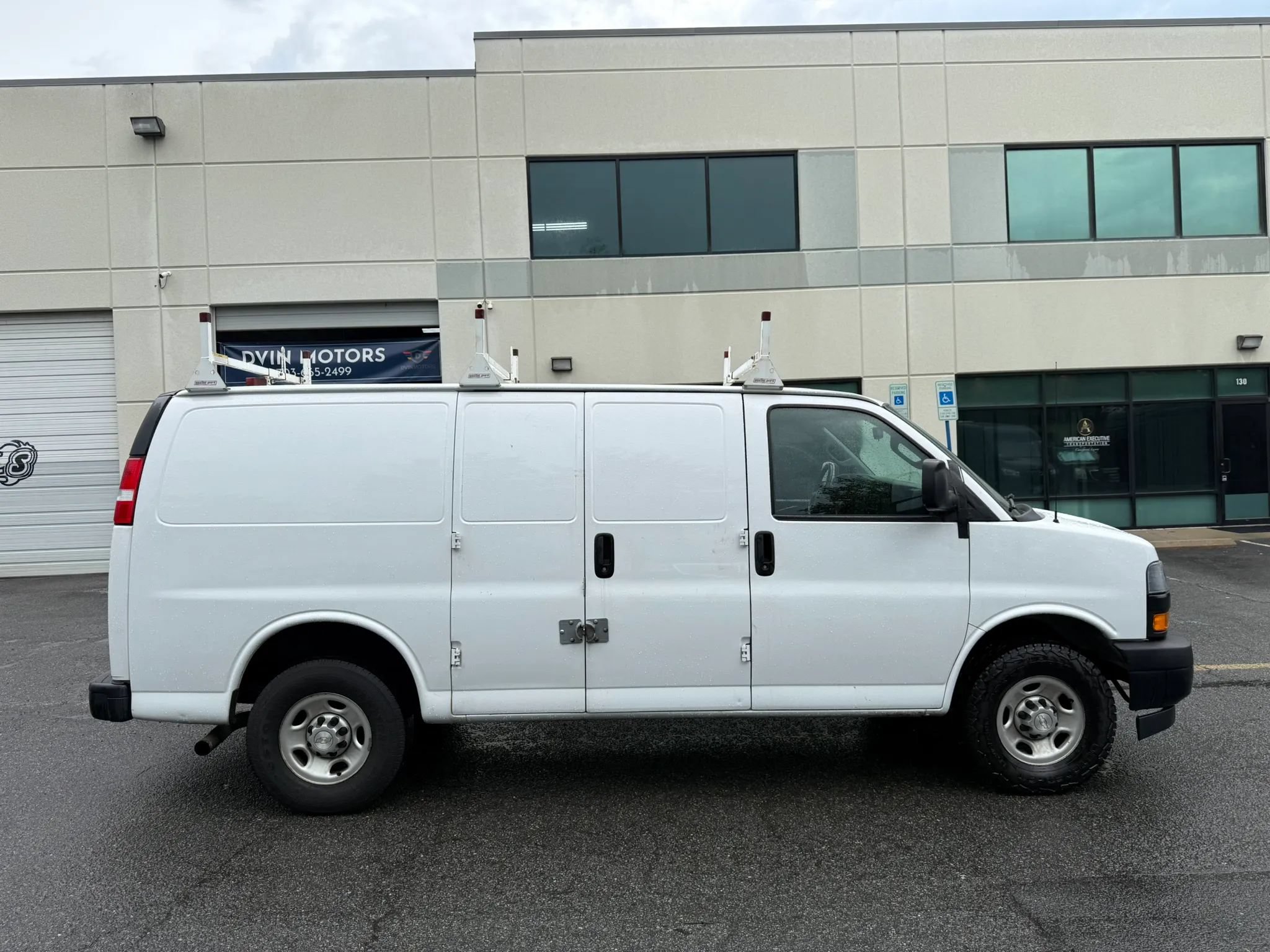 Used 2021 Chevrolet Express 2500 w/ Driver Convenience Package RWD image 3