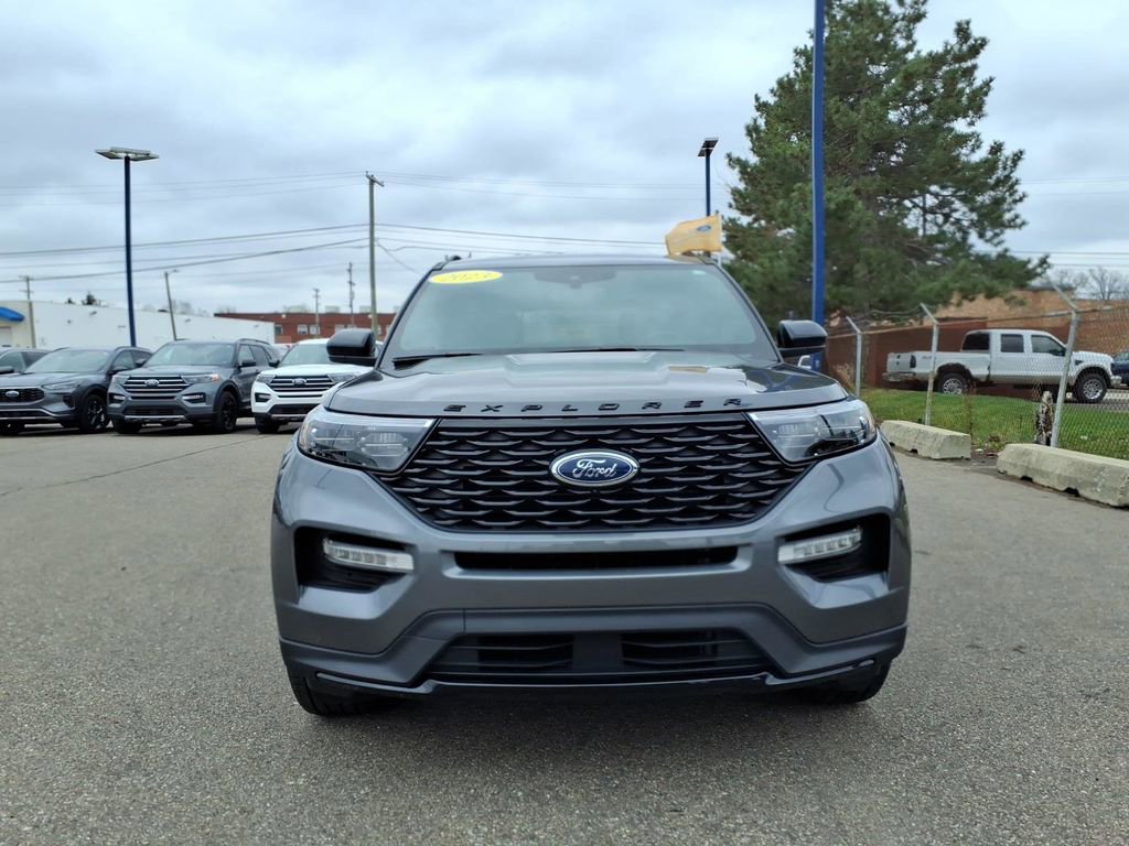 Used 2023 Ford Explorer ST-Line w/ Class IV Trailer Tow Package image 2