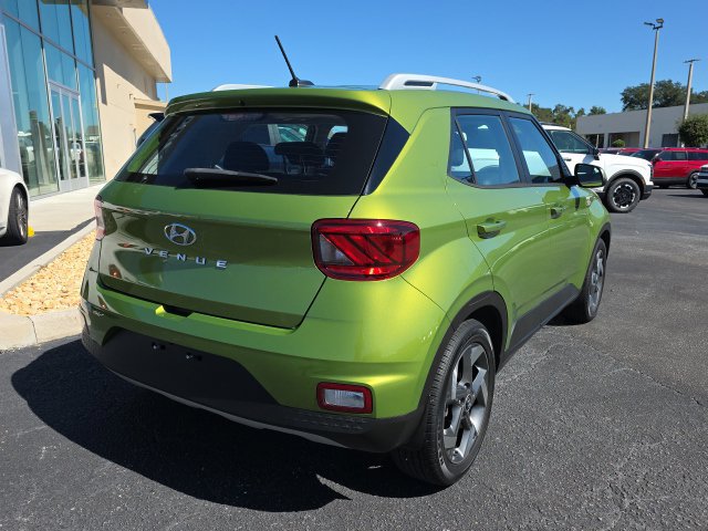 Certified 2024 Hyundai Venue SEL FWD image 4