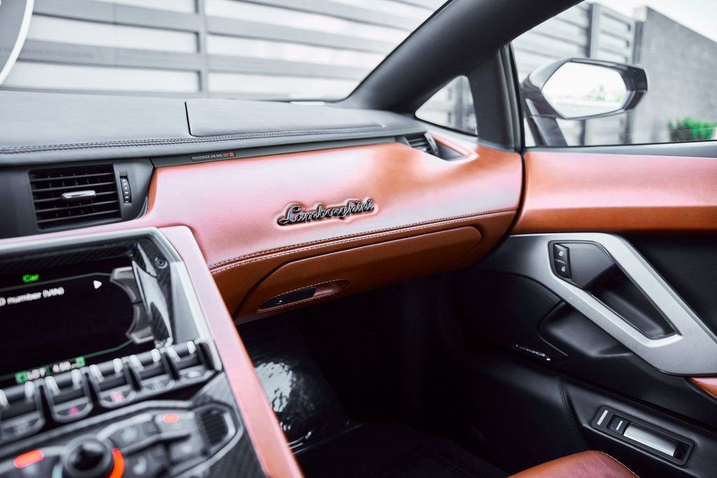 Used 2018 Lamborghini Aventador S image 79