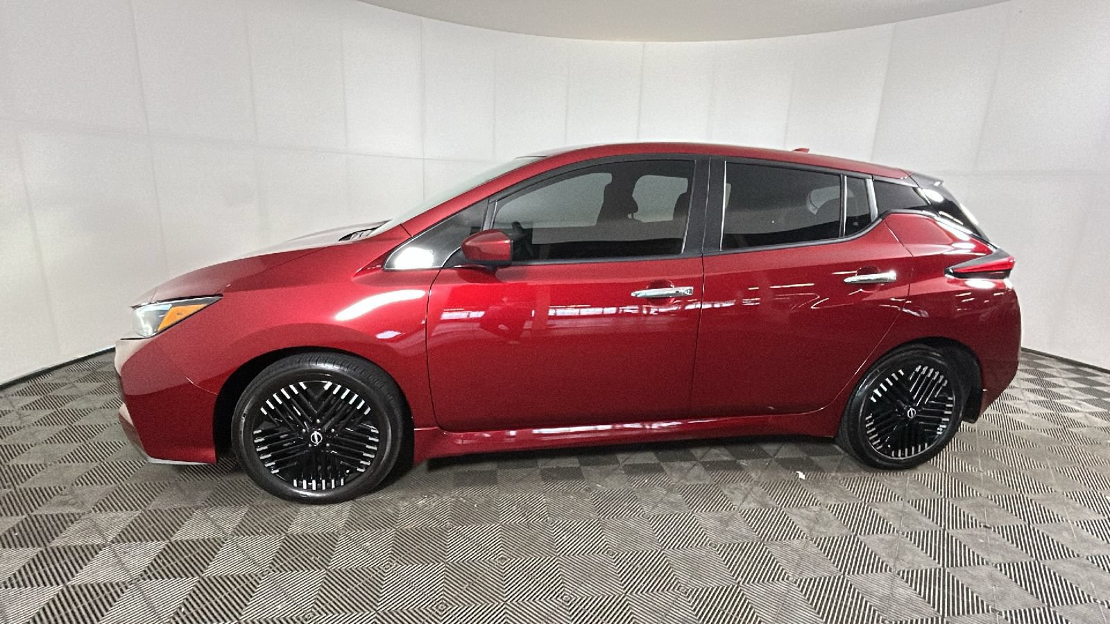Used 2023 Nissan Leaf SV Plus FWD image 7