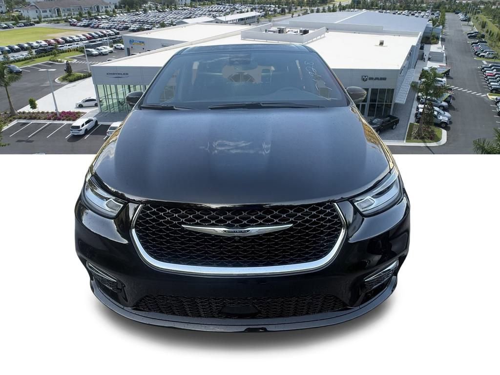 New 2026 Chrysler Pacifica Select image 9
