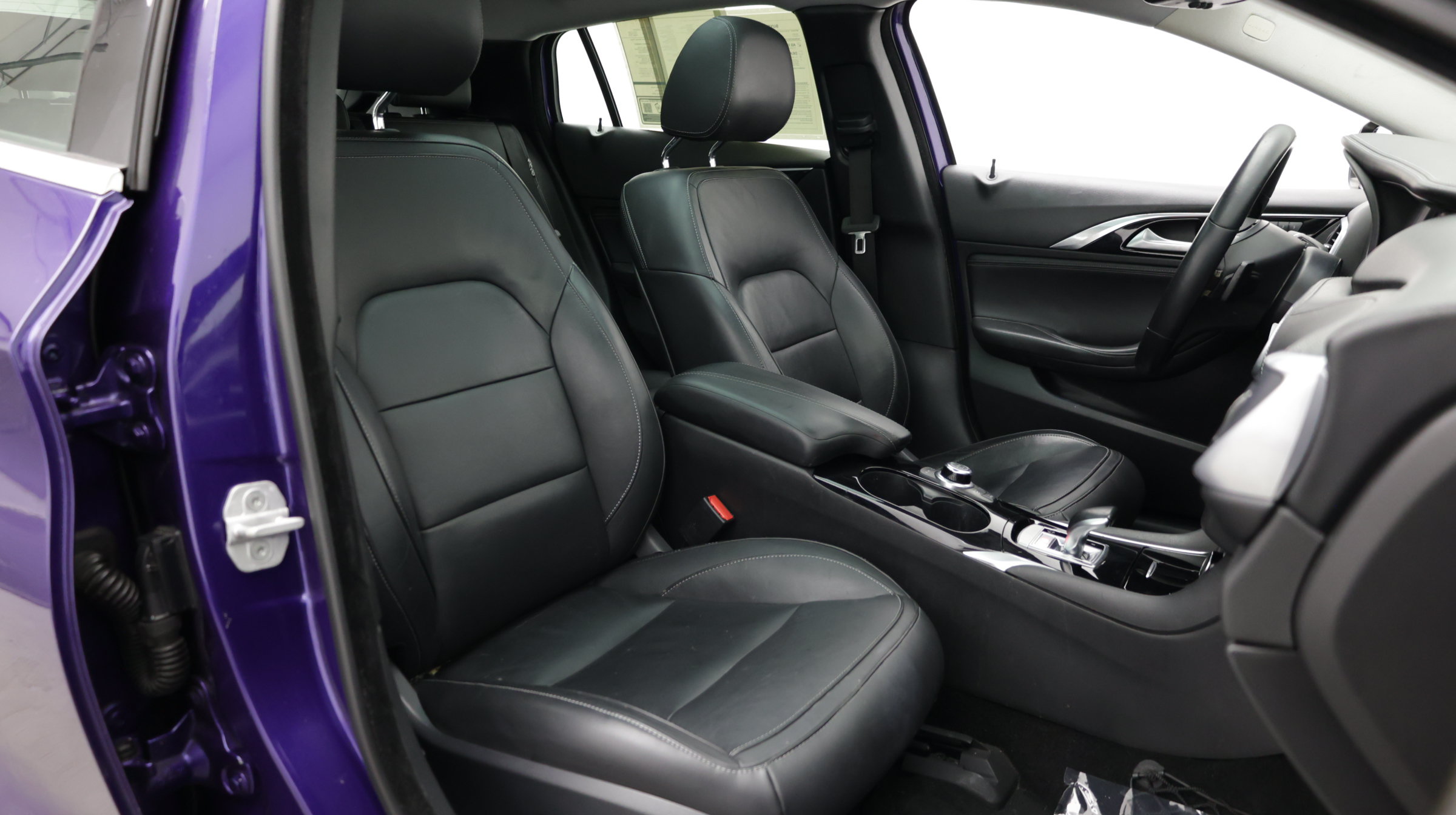 Used 2018 INFINITI QX30 Premium w/ Navigation Package FWD image 37
