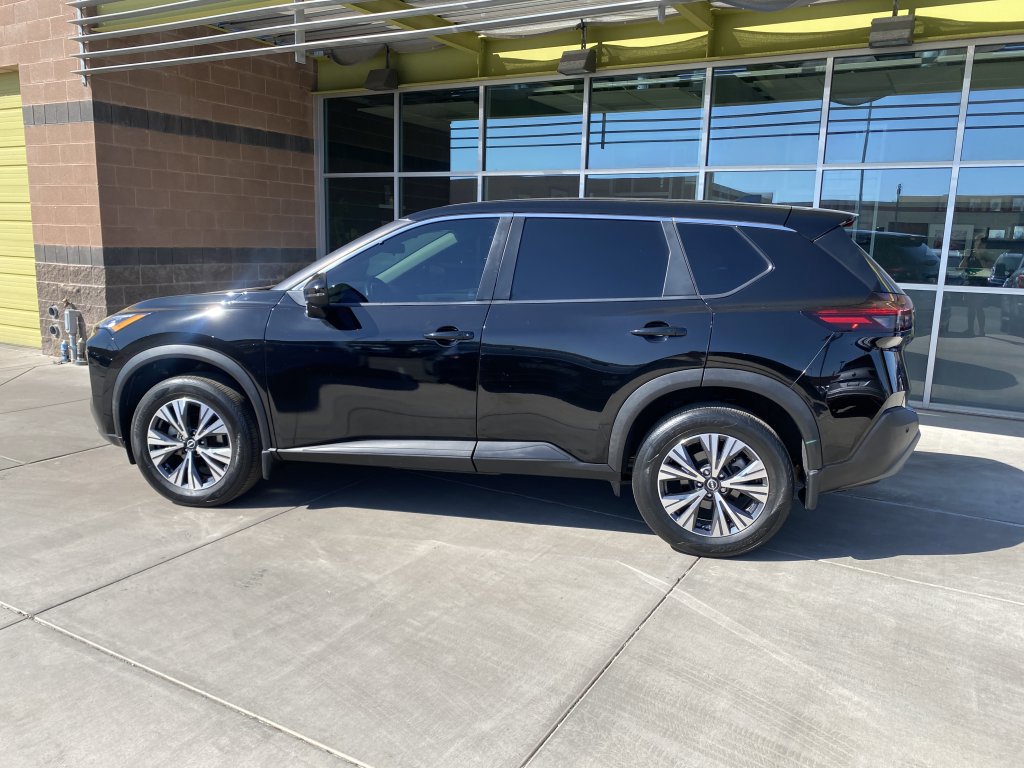 Used 2022 Nissan Rogue SV FWD image 2