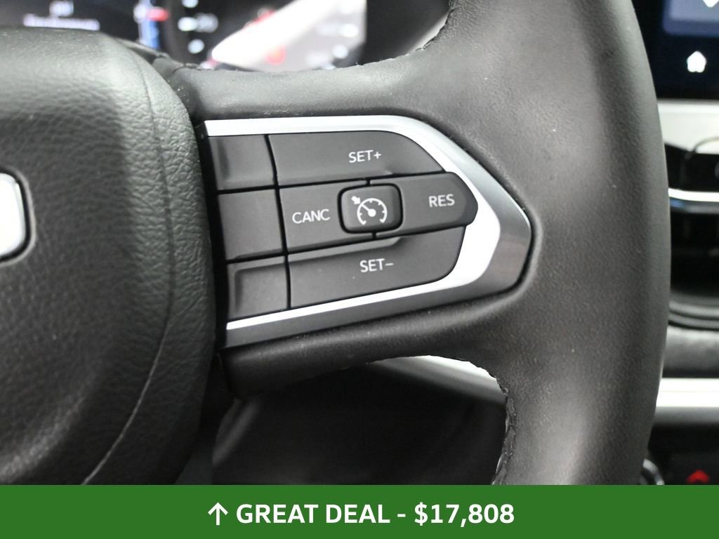 Used 2023 Jeep Compass Latitude image 40