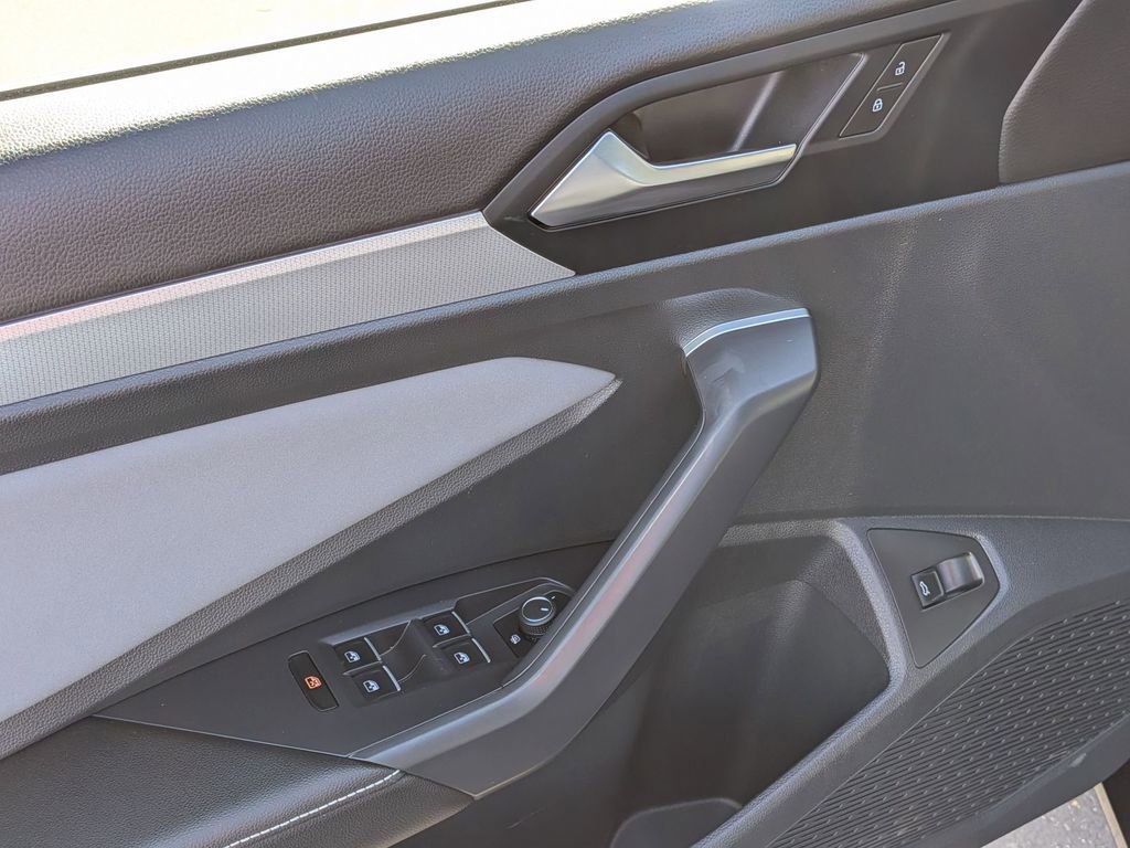 Used 2025 Volkswagen Jetta SE image 13