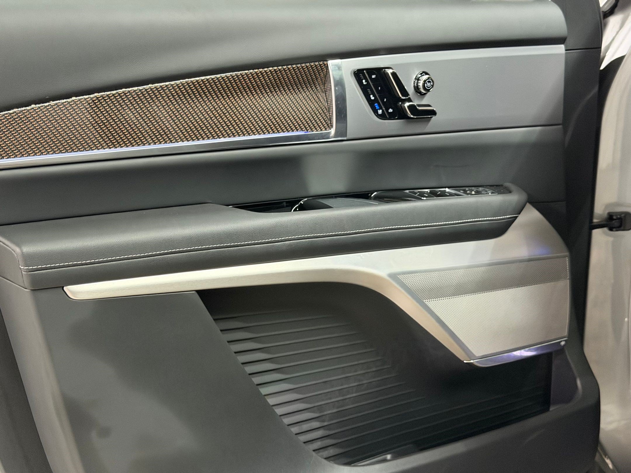 New 2026 Cadillac Vistiq Luxury AWD/4WD image 12