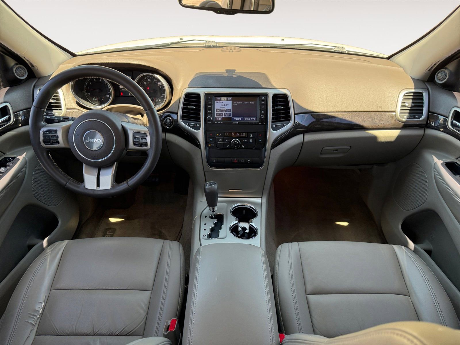 Used 2011 Jeep Grand Cherokee Laredo RWD image 10