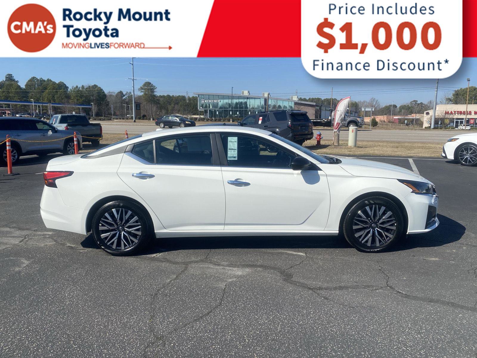 Used 2025 Nissan Altima 2.5 SV image 8