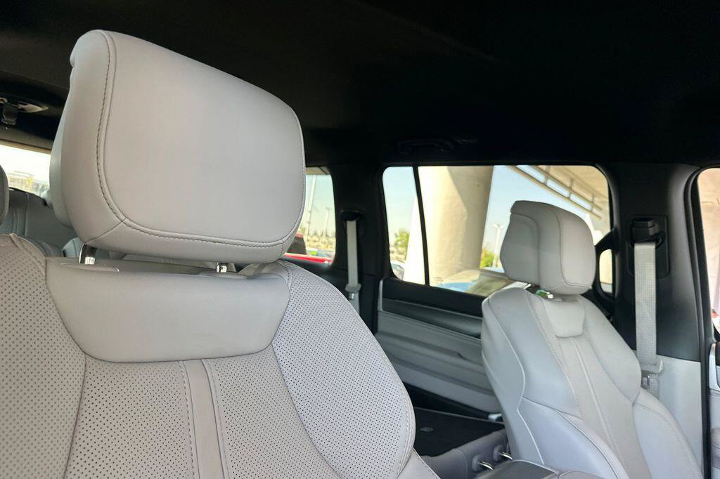 New 2026 Jeep Grand Wagoneer L 2WD w/ 8-Passenger Seating Package image 17