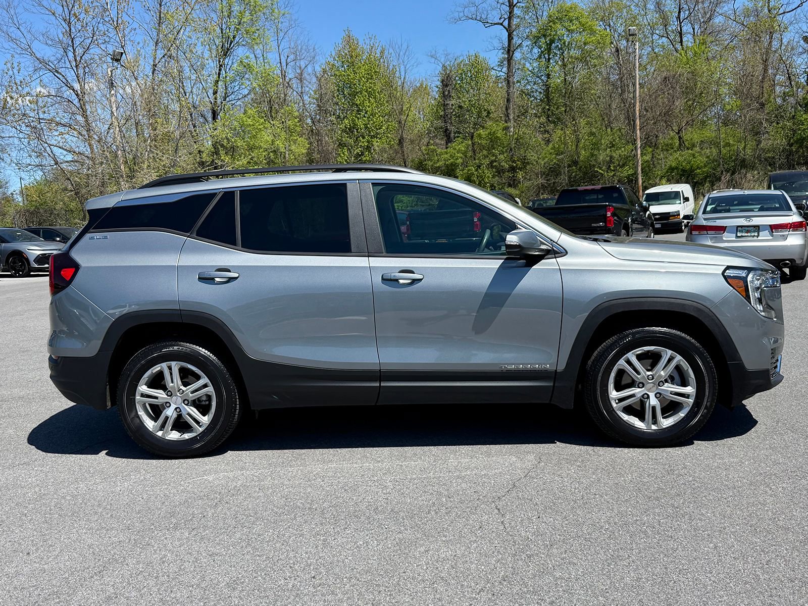 Certified 2023 GMC Terrain SLE w/ Driver Convenience Package AWD/4WD image 7