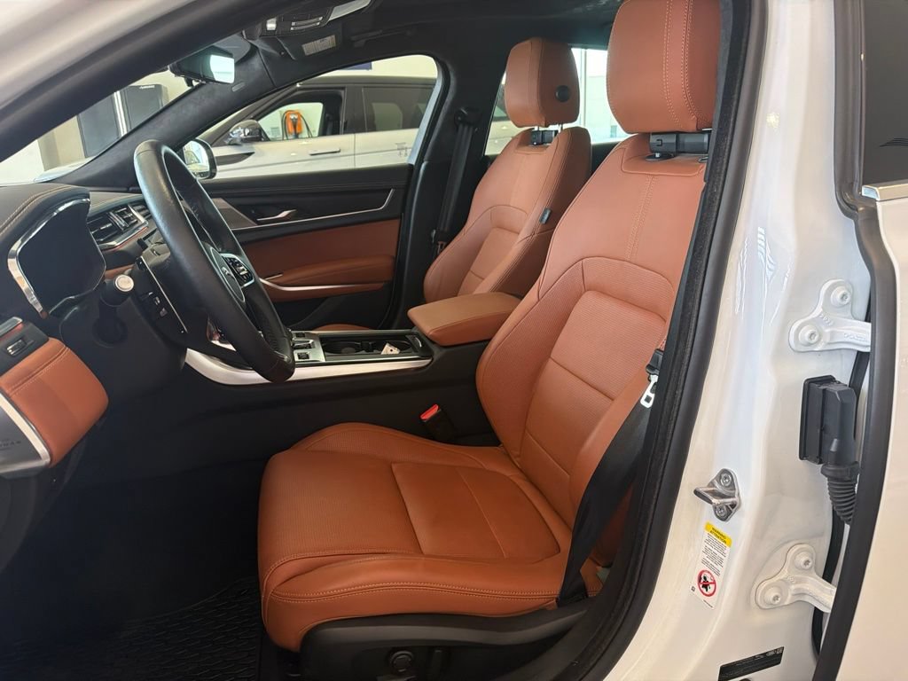 Used 2024 Jaguar XF R-Dynamic SE AWD/4WD image 9