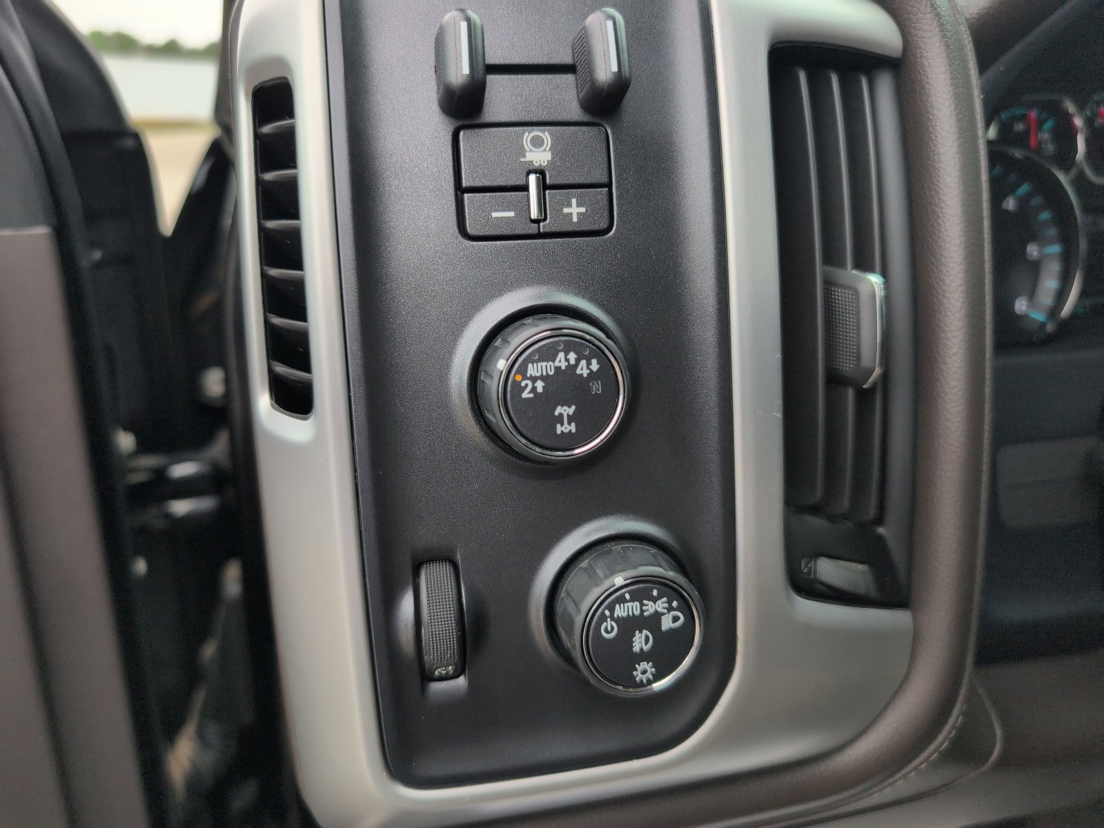 Used 2018 GMC Sierra 1500 SLT AWD/4WD image 17