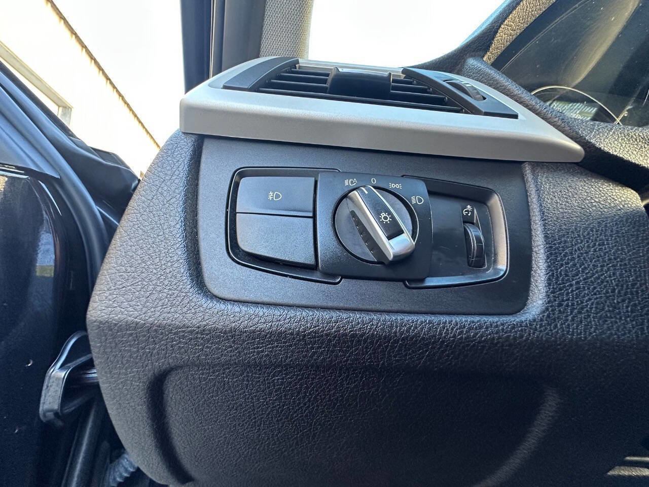 Used 2018 BMW 320i Sedan image 15