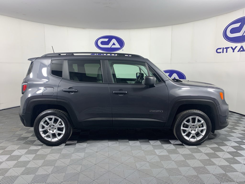 Used 2022 Jeep Renegade Latitude w/ Convenience Group AWD/4WD image 2