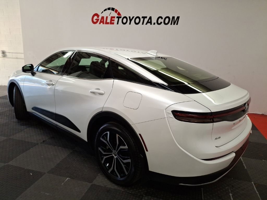 Used 2023 Toyota Crown XLE image 8