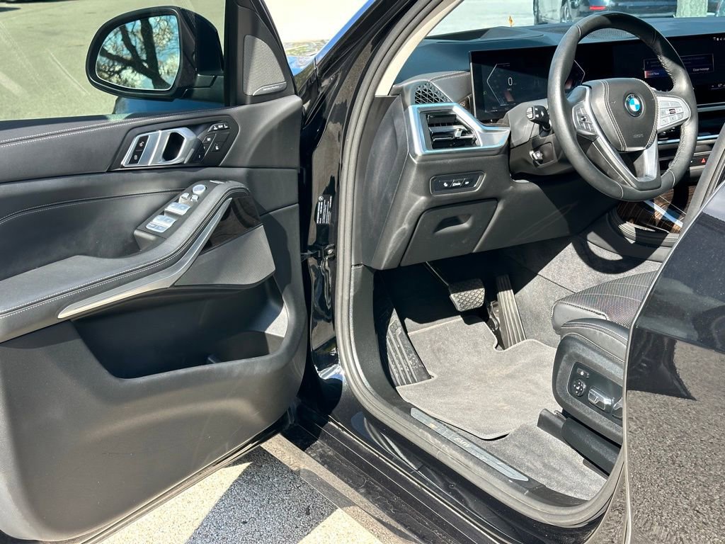 Used 2025 BMW X7 xDrive40i w/ Premium Package image 18